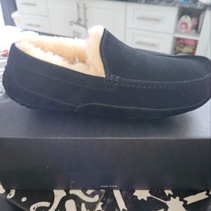 UGG ascot slippers for men size 9